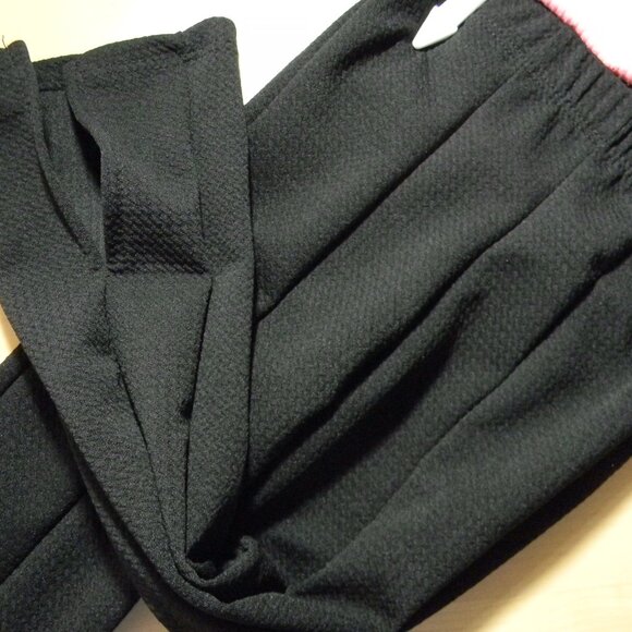 Christmas Outfit for Girls Black Pants and Pink Tee with Tree Set 3T 4T NWOT - Picture 3 of 4